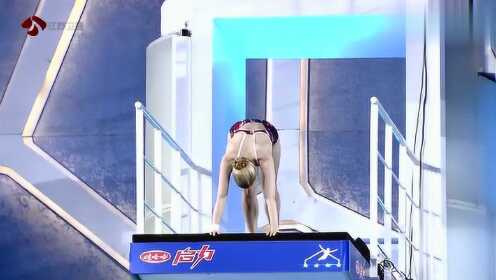 星跳水立方：外国美女不仅人长的好看，跳水也跳的很优美，太棒了