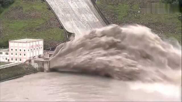 实拍:世界级水电站大坝排水系统!开闸瞬间排山倒海!太震撼了!