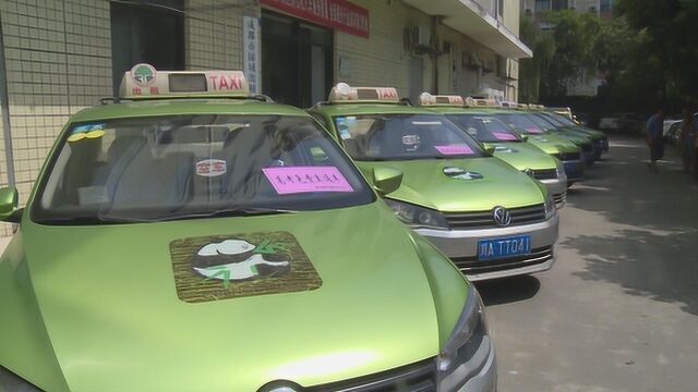 十年坚持只为解决高考学子后顾之忧 成都出租车组织的哥免费接送