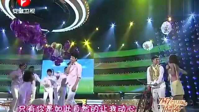 吴建飞现场演唱《偏偏爱上你》,转给你最爱的那个人!