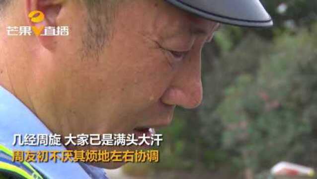 56岁“老交警”烈日下坚守岗位,汗湿衣襟只为保障交通畅通