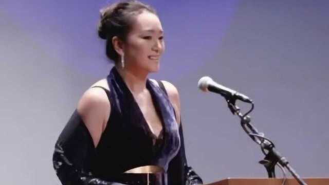 巩俐多伦多演讲曝光,登台第一句话强调:我是中国演员巩俐!