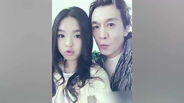 李咏女儿出书《刘小姐》父亲已看过,没有遗憾