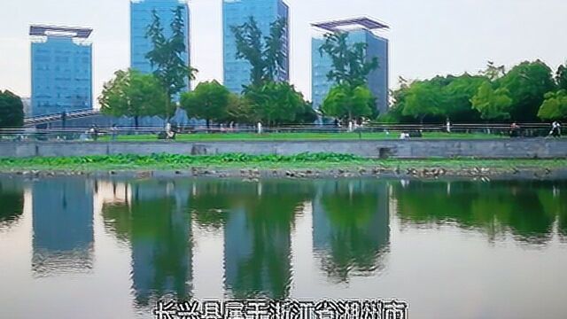 实拍全国百强县之一:浙江长兴的衙门和市政广场的夜景