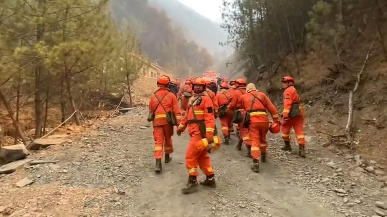 四川甘孜州雅江县森林火灾已转移3396人 11个村1个社区已全部安全转移