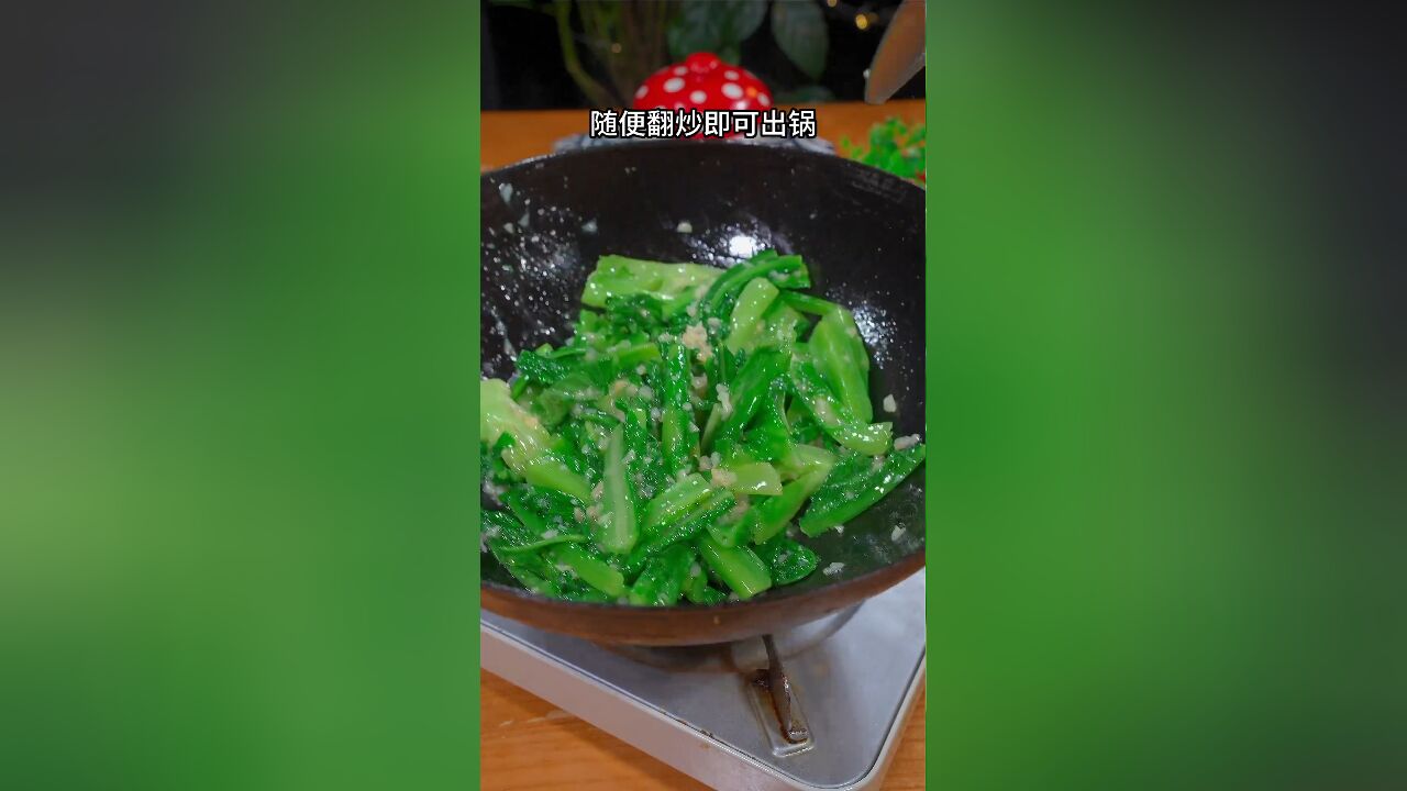 以后油麦菜买回来你就像我这样做,脆嫩爽口,好看又好吃,好比大鱼大肉还香