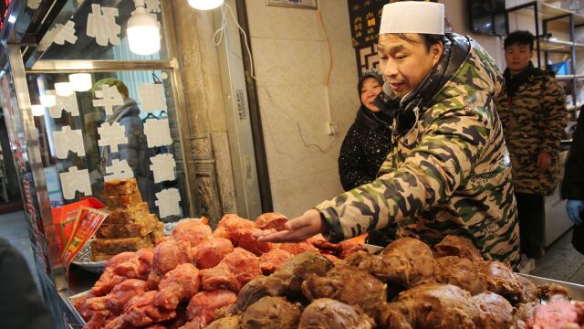 西安最火爆的年货:腊牛肉销售旺,寒风中排几个小时队才能买到