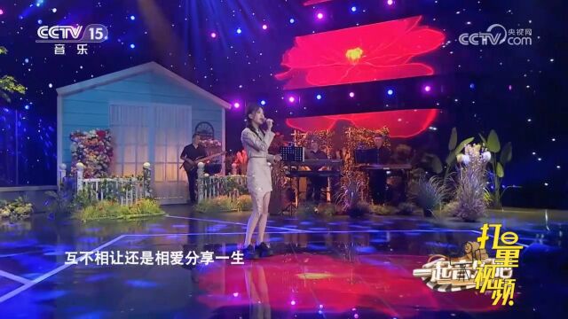 王紫格演唱一首《喜欢两个人》,好听的伤感歌曲,百听不厌