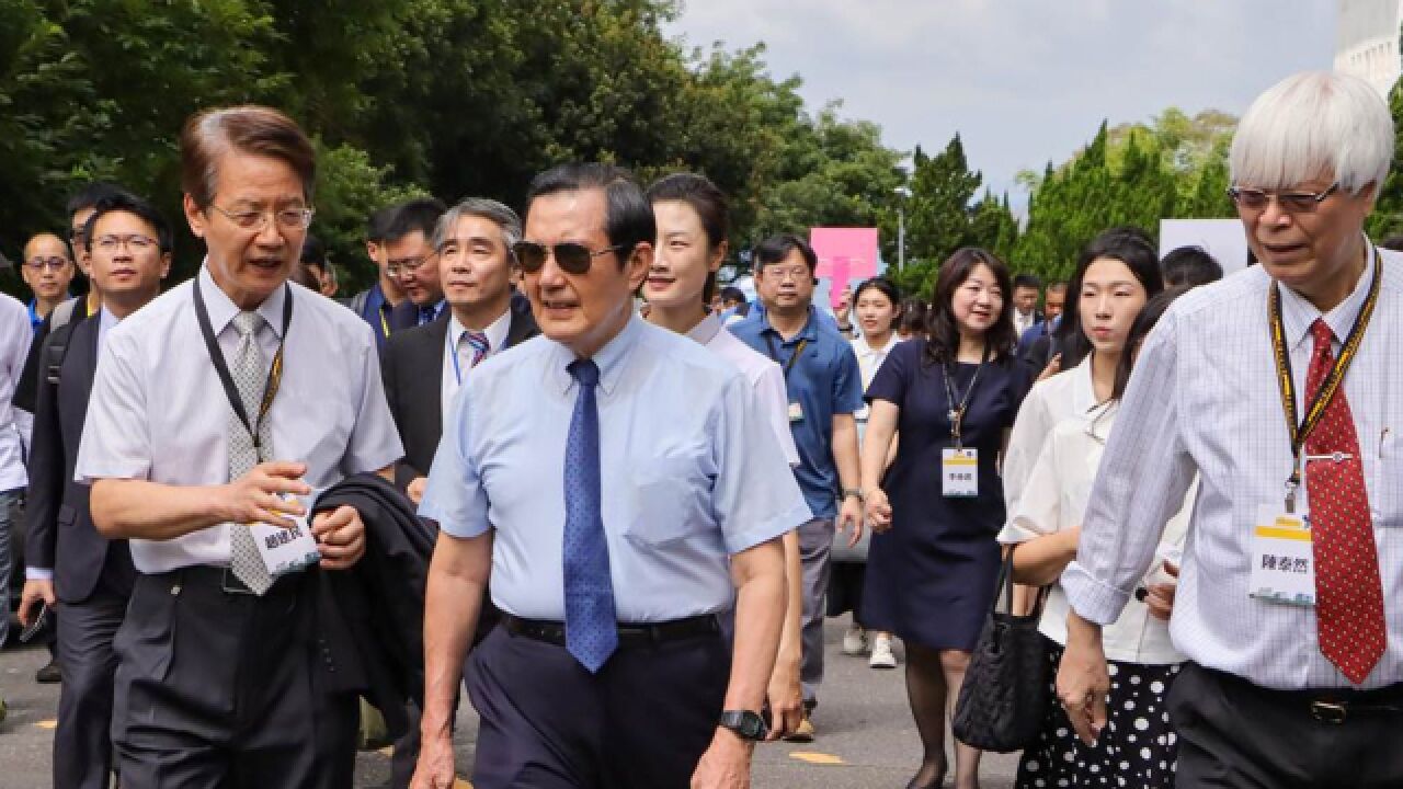 台媒:大陆高校师生团参访花莲太鲁阁,马英九一度当导游作讲解