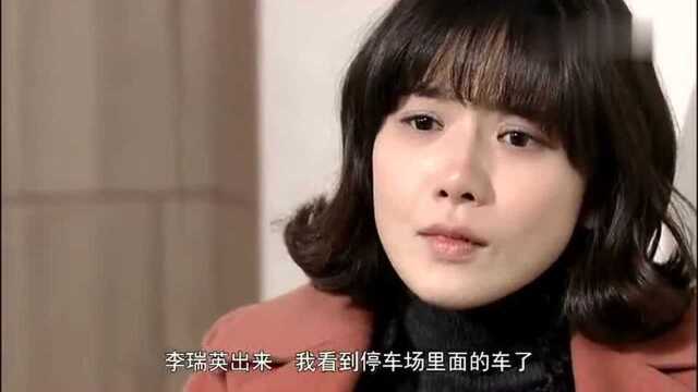 灰姑娘无法接受现实躲起来,总裁担心地在门外大叫灰姑娘名字