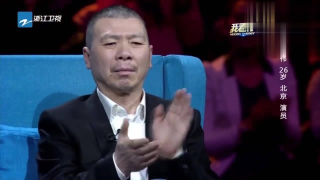 嘎子哥演创意京剧《三岔口》,表情动作都在点上,观众拍手叫好