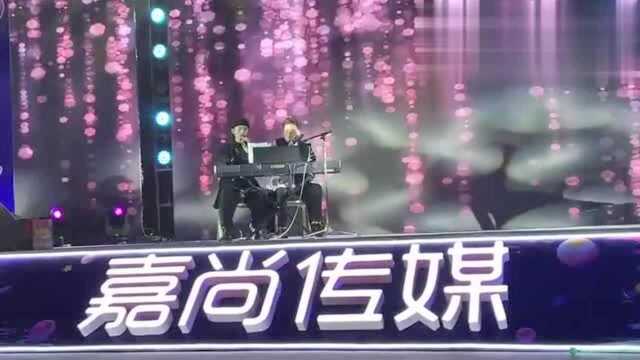 振东莫非钢琴摇滚版大眠上线了嘉尚传媒年会