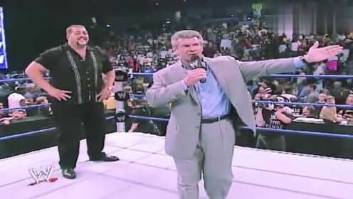 WWE：布洛克把坐在轮椅上的赞克推下楼梯，丧心病狂啊 - 腾讯视频