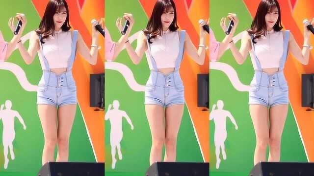 韩国漂亮美女吊带牛仔裤好清纯的感觉