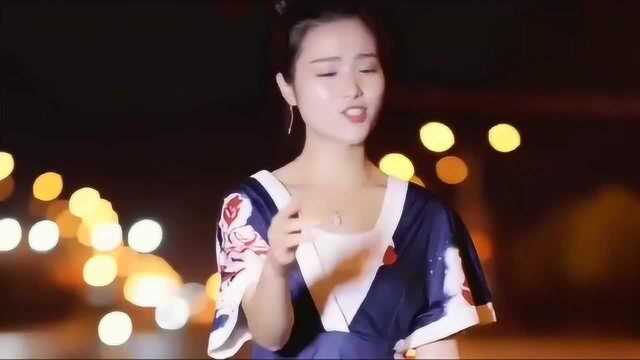 女歌手一曲《我的歌声里》DJ版,醉人醉心,多少痴情人听到心碎!