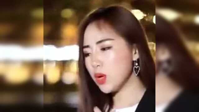 一首催泪歌曲《万爱千恩》!动情的歌声!唱哭无数儿女