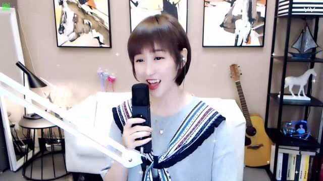 梁红演唱歌曲《说说爱情》,都渴望得到浪漫的爱情,过完这一生