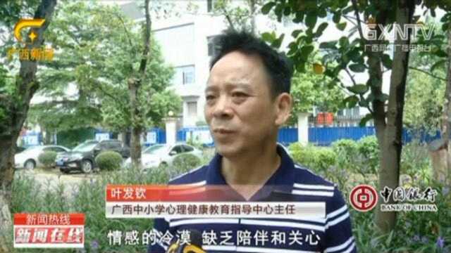 女生遭同学欺凌,68秒遭击打超40次,视频曝光令人气愤