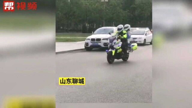 山东聊城一市民举报交警公车私用载女朋友兜风?官方回应来了!