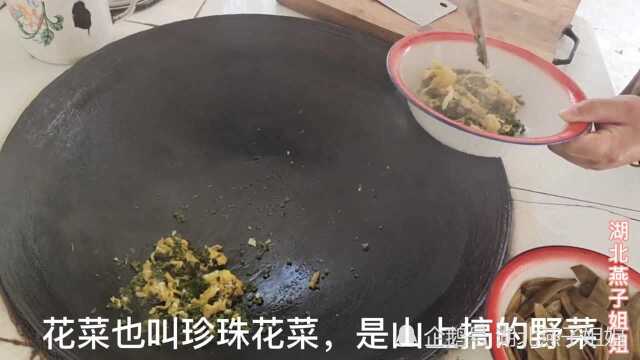 湖北黄冈:农村简单的花菜炒鸡蛋,腌峨眉豆,你吃过吗?