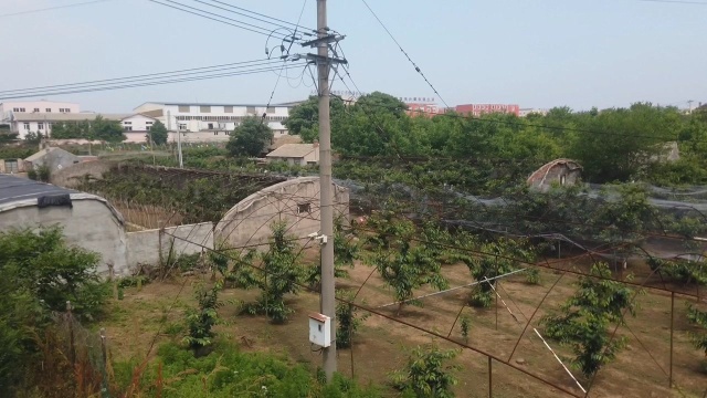 大连这房价还不到1万一平米,街道挺繁华.每年外地游客络绎不绝