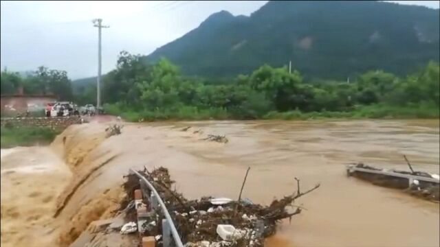 北京发布山洪灾害风险预警!暴雨致平谷区大水漫道桥被冲毁