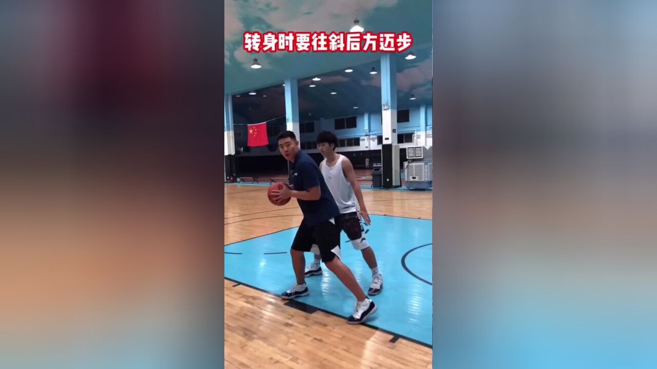 【NBA72绝技】乔丹招牌动作教学!学会翻身后仰跳投 帅翻野球场