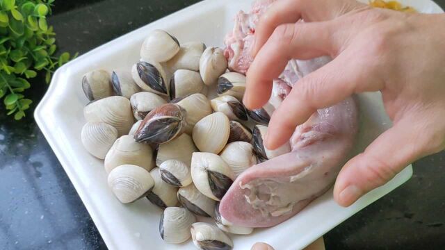 我家年夜饭新增一道海陆味,配料做法都简单,8分钟出锅好吃过瘾