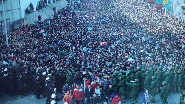 中国春运史上永远的痛,真实事件改编电影,将国家逼成了基建狂魔