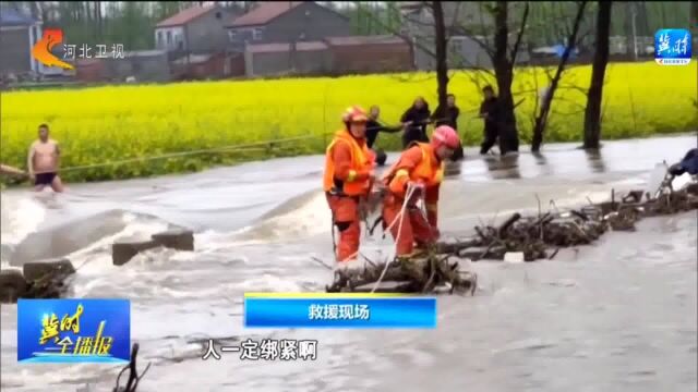 湖北襄阳:面包车掉入河中,6名小学生被困,消防及时救援