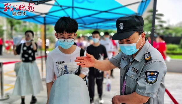 现场直击!今日荆门中考,考场外真实的一幕…