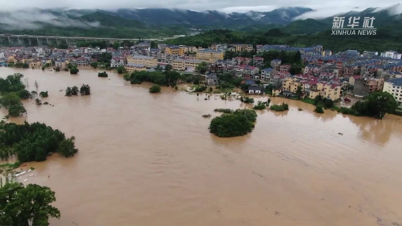 防汛Ⅱ级应急响应 直击江西德兴雨夜转移群众