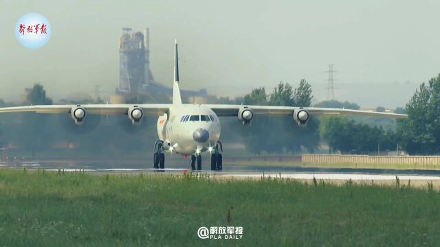 海军航空大学首次运9空投训练