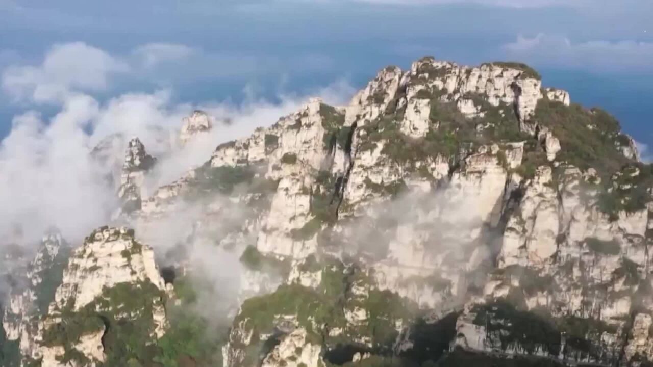 镜头里的美丽中国 白石山景区:奇峰林立 绝壁横陈