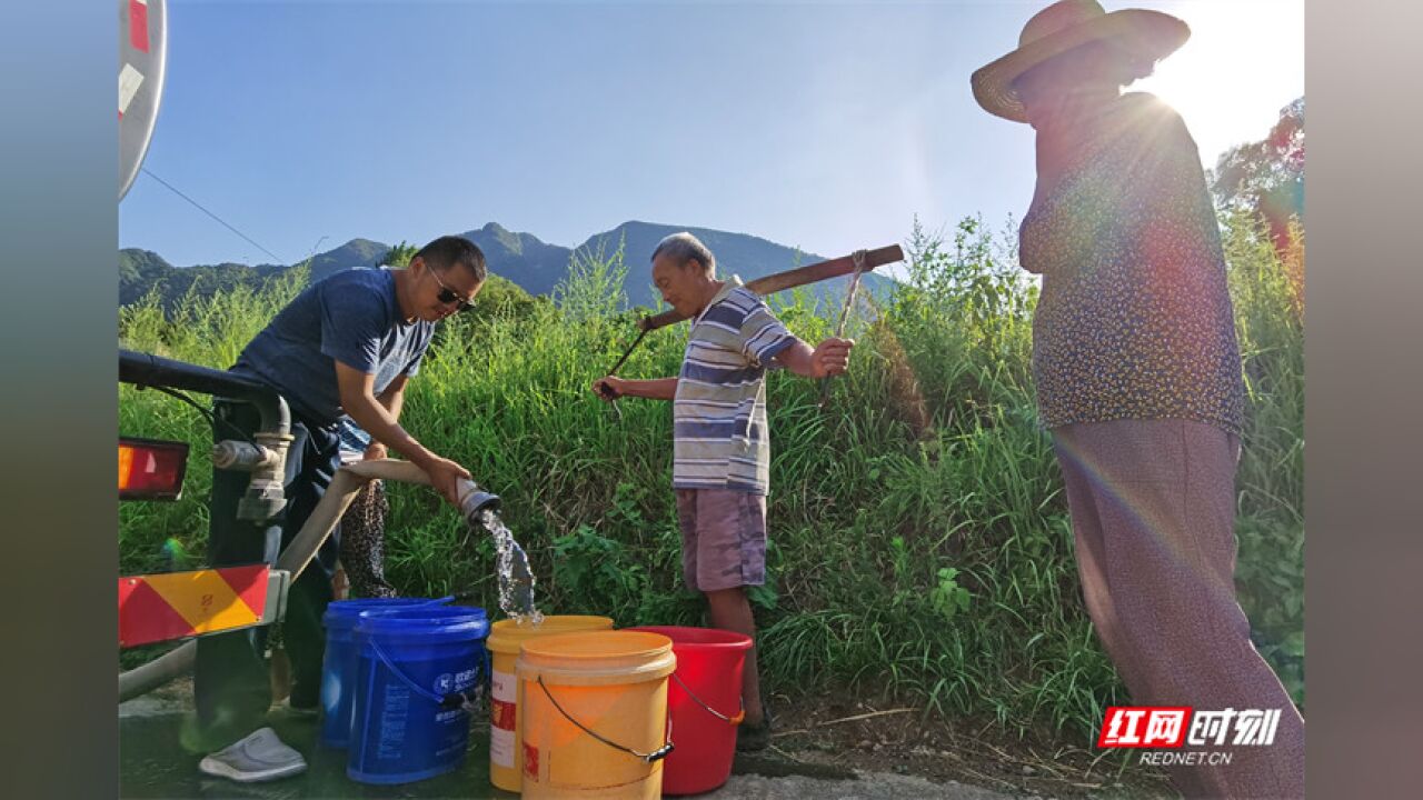 张家界市永定区城管局为民送水解民忧