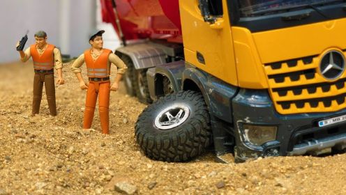 修理大卡车的轮胎，工程车益智玩具