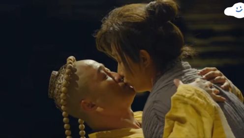《大话西游3》吴京出演唐僧，承担整部剧的笑点，和至尊宝还有吻戏