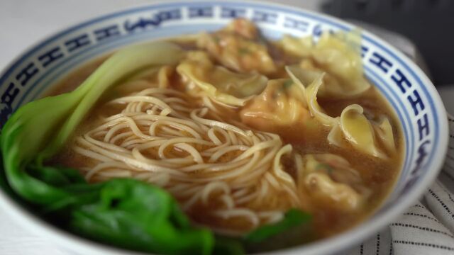 馄饨面好吃有秘诀,店主教你馄饨店不外传的做法,又香又嫩煮不散