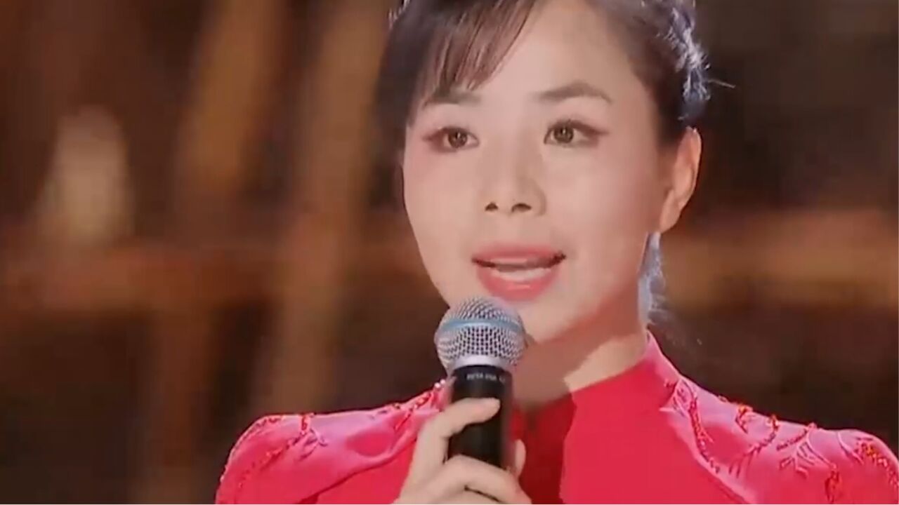 王二妮倾情演唱《白毛女》,独特嗓音,娓娓动听