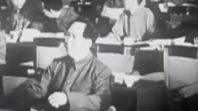 1951年在这次大会上,毛主席首次提出,我国第一个“五年计划”