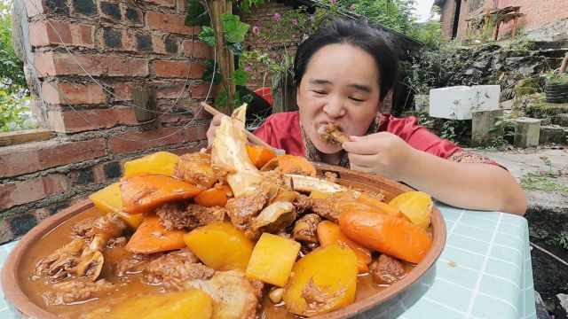 中秋团圆必吃菜炖牛肉,肉嫩不柴很入味,老人吃身体好小孩长高高