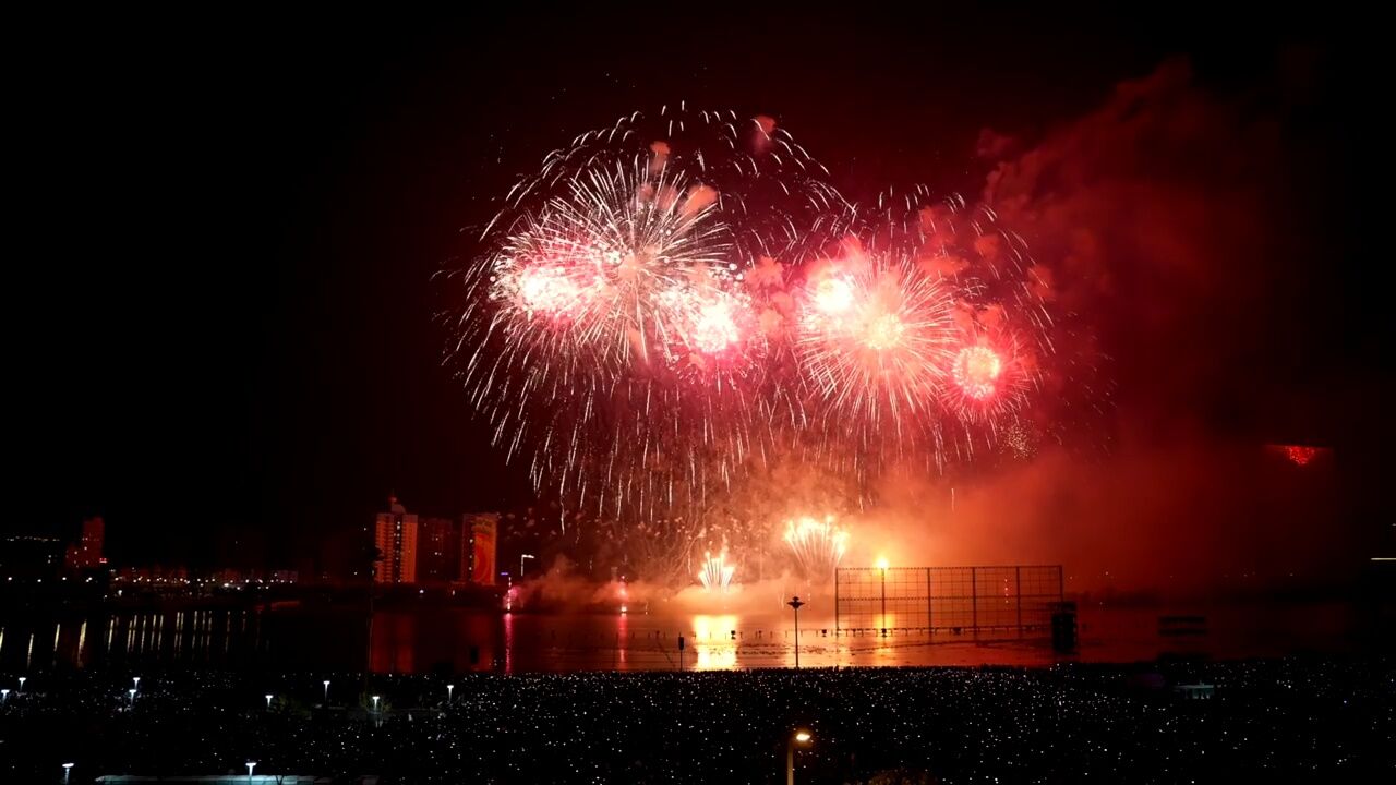 太美了!清徐利用“灯光、水幕、音乐、烟花”为祖国庆生!