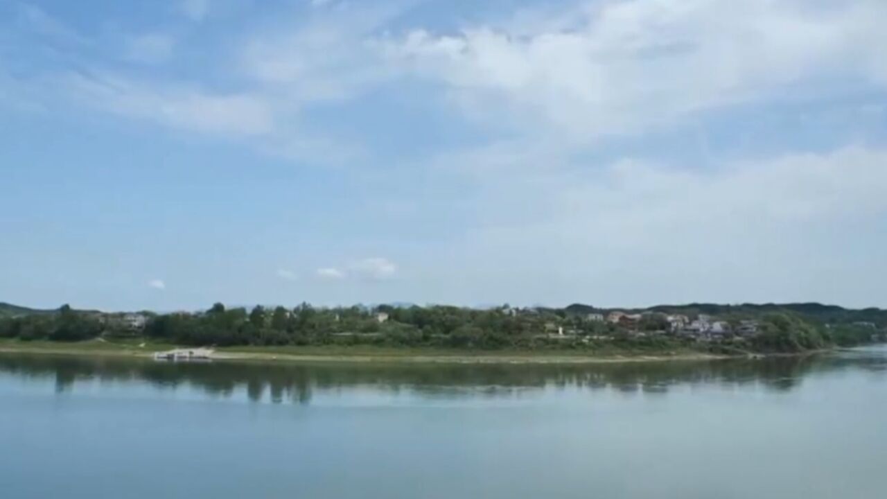 虽然时间飞逝,但在沈从文的记忆中,浦市繁华热闹的景象犹在眼前