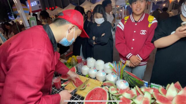 五一假期挑战五天赚一万!没想到第一天出摊卖了3千多