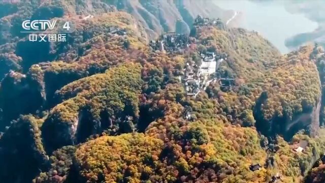 甘肃崆峒山:漫山红叶层林尽染,让人流连忘返