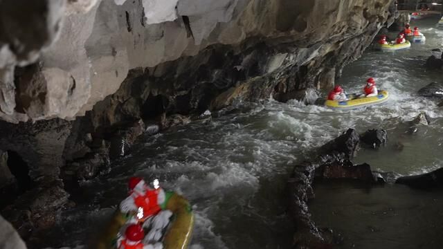 距离郴州市区半小时,就可以到达万华岩景区里独特的溶洞漂流#哇塞的周末 #久违的夏天