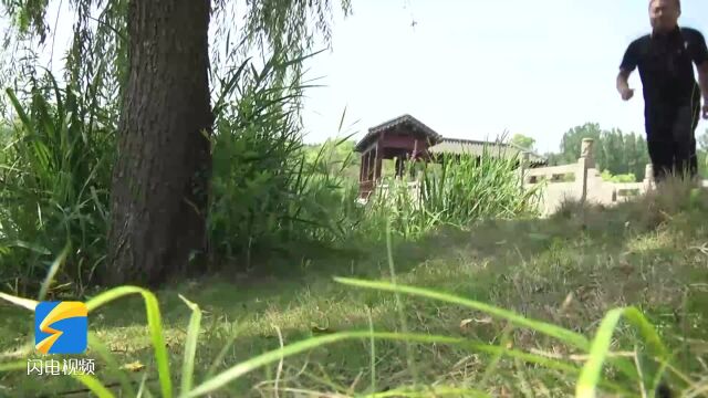 安丘:男孩湖边骑车不慎落水 过路医生纵身跳入湖中救人