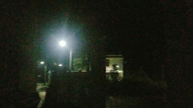 城市夜晚华灯初上灯红酒绿金碧辉煌醉美夜章 云南曲靖村落夜路灯绽放冷冷清清伴山野宁静