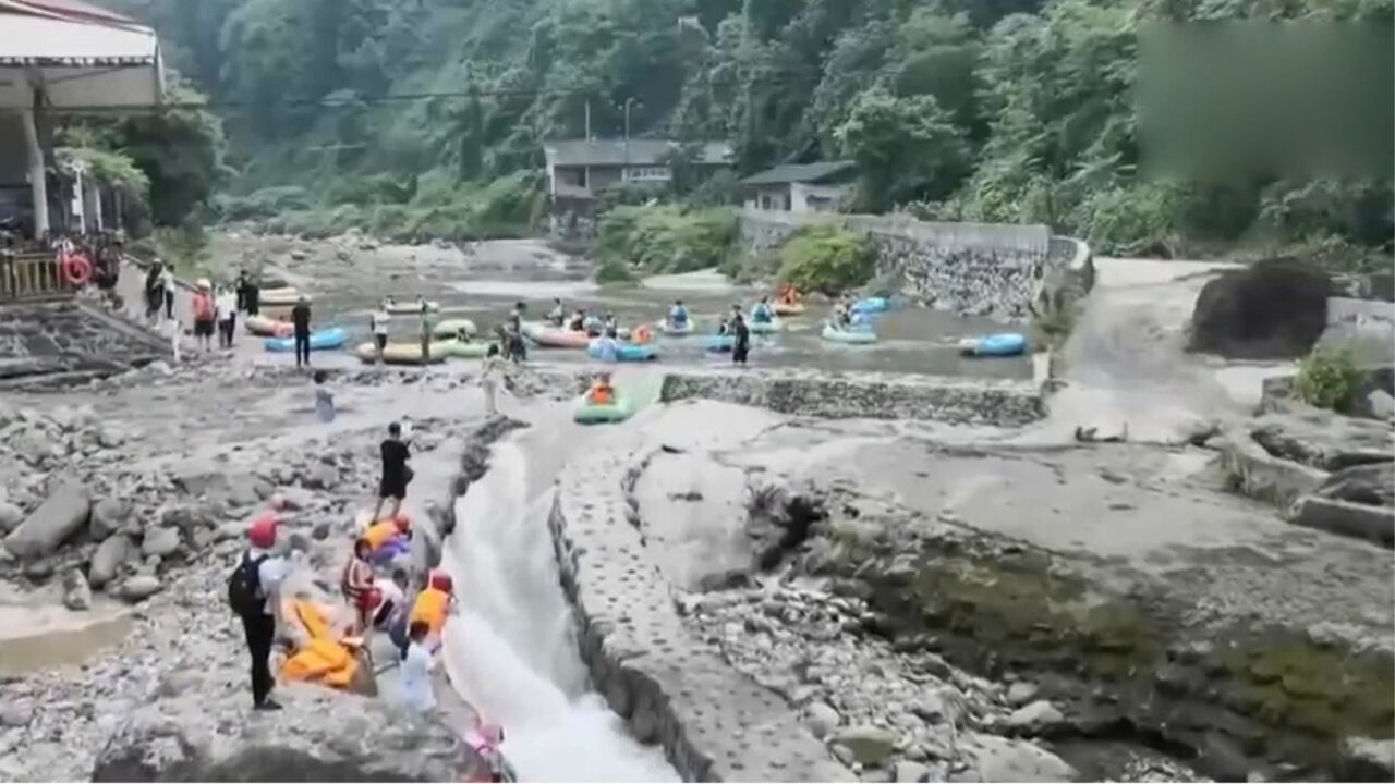 甘肃敦煌:鸣沙山月牙泉景区迎来旅游旺季