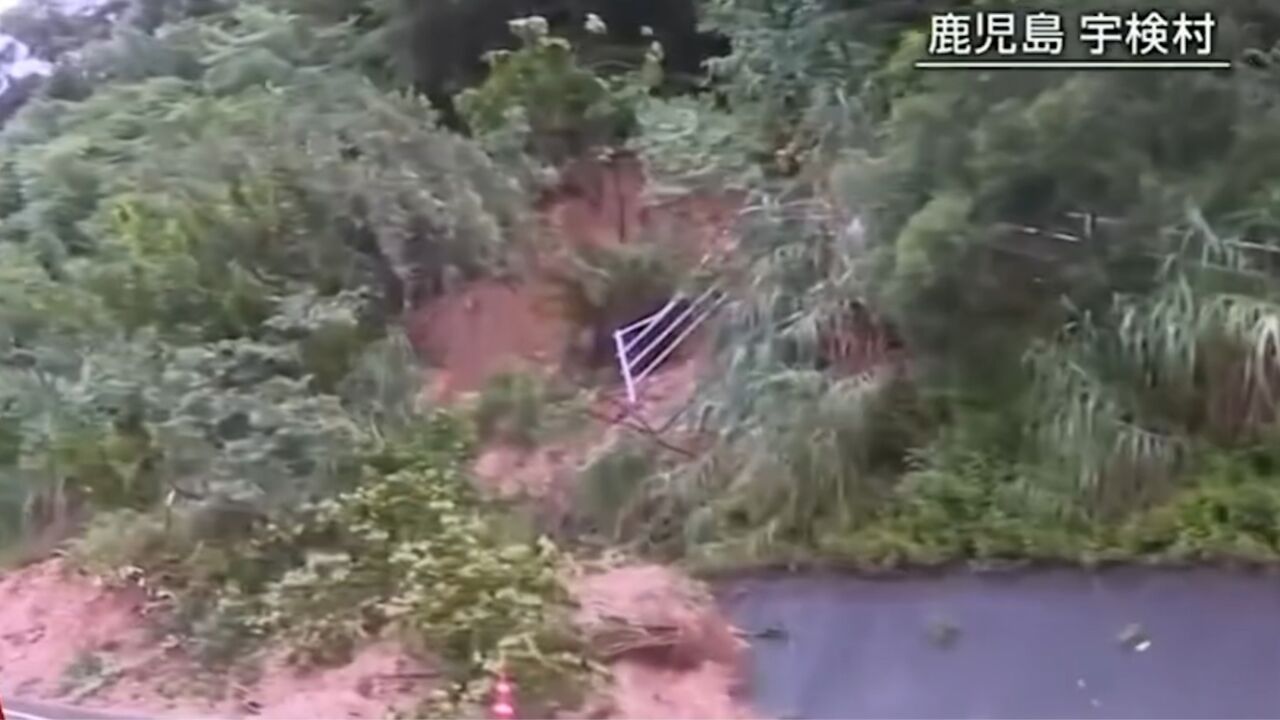 日本奄美大岛连降大雨,300余名居民被困